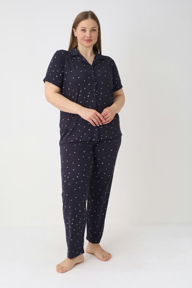 Estiva Kadın Puantiyeli Lacivert Kısa Kollu Önden Düğmeli Soft Battal Pijama Takımı