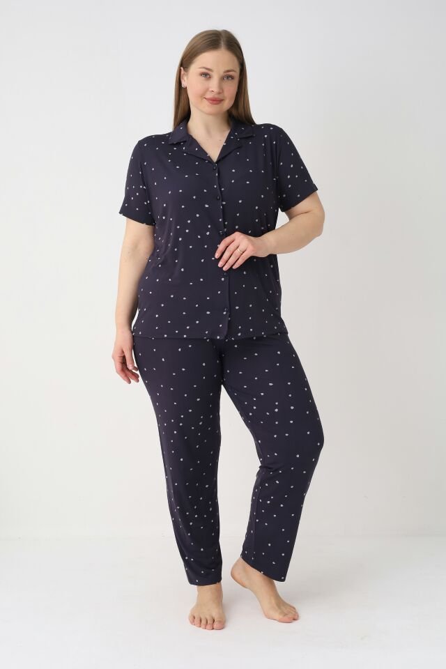 Estiva Kadın Puantiyeli Lacivert Kısa Kollu Önden Düğmeli Soft Battal Pijama Takımı