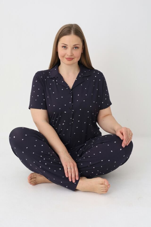 Estiva Kadın Puantiyeli Lacivert Kısa Kollu Önden Düğmeli Soft Battal Pijama Takımı