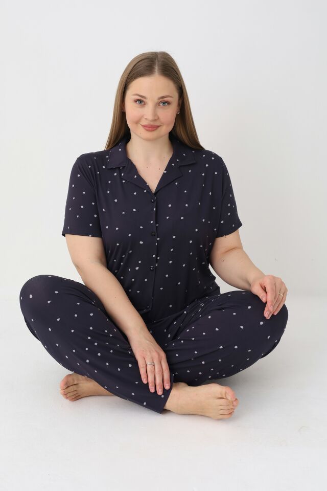 Estiva Kadın Puantiyeli Lacivert Kısa Kollu Önden Düğmeli Soft Battal Pijama Takımı