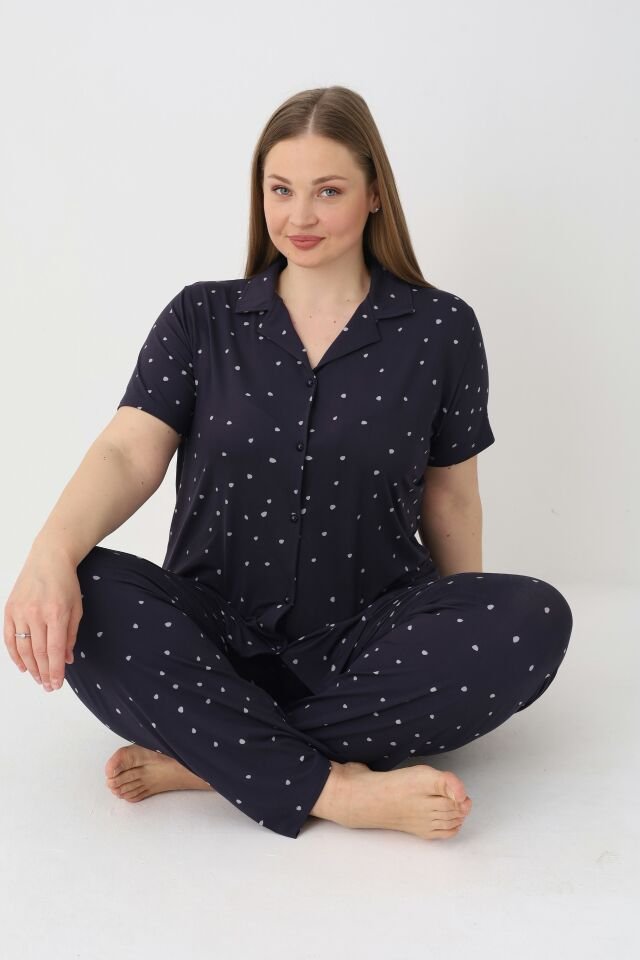 Estiva Kadın Puantiyeli Lacivert Kısa Kollu Önden Düğmeli Soft Battal Pijama Takımı