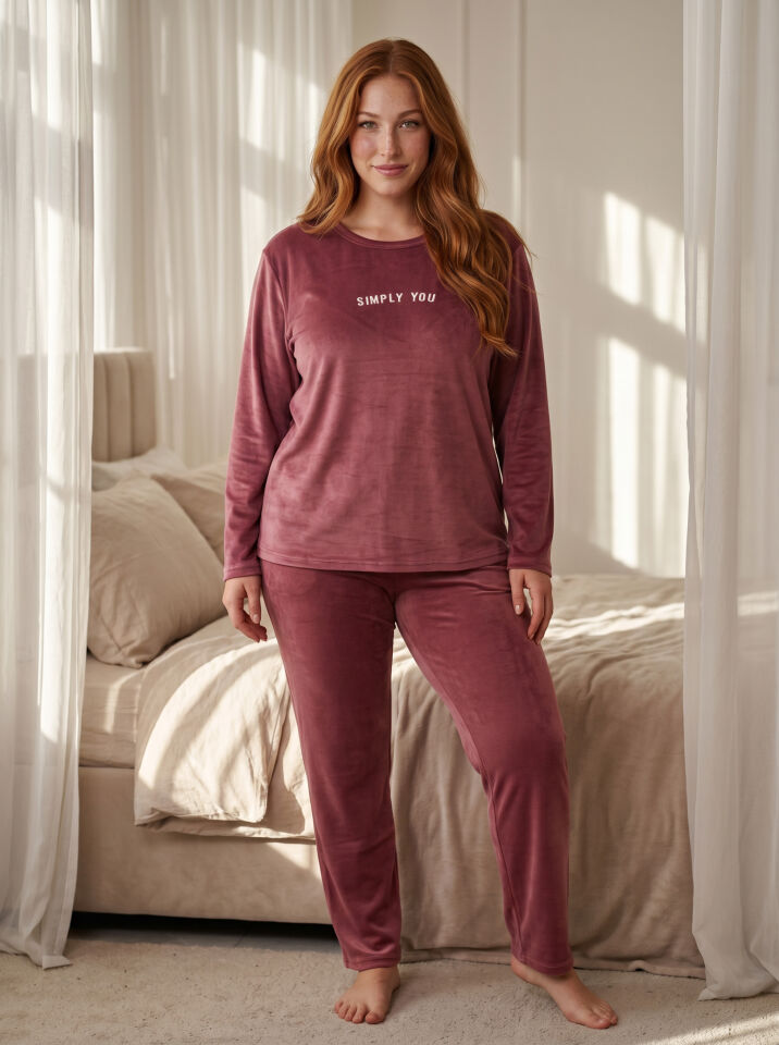 Estiva Kadın Weekend Yazılı Büyük Beden Kadife Pijama Takımı