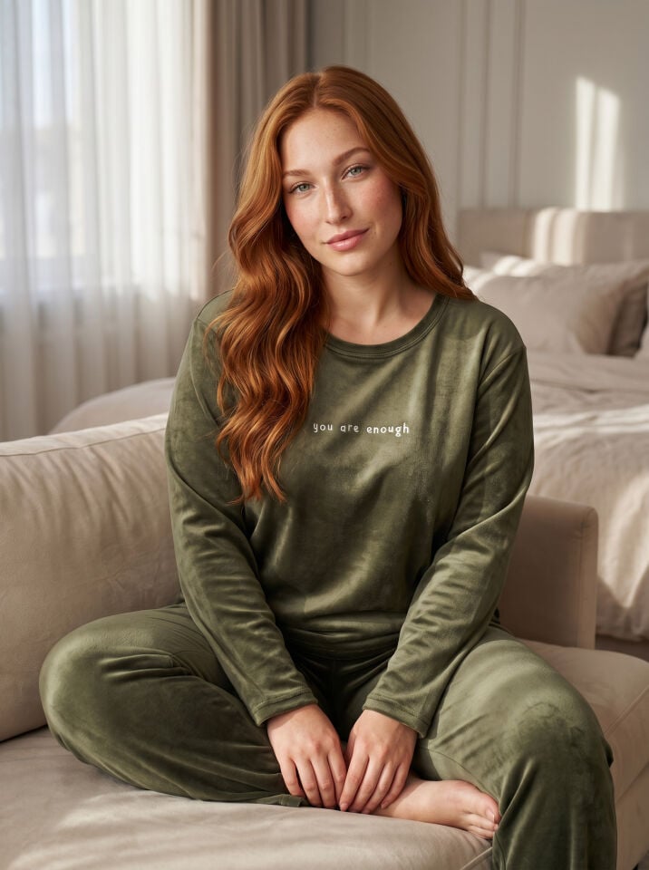 Estiva Kadın Something Yazılı Büyük Beden Kadife Pijama Takımı alternatif görsel