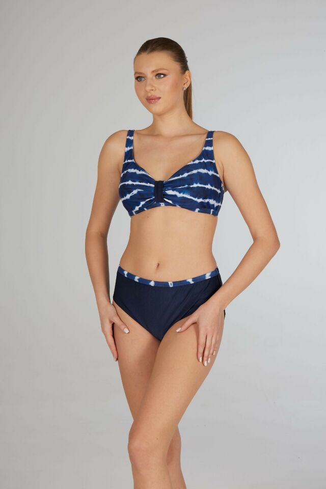 Estiva Kadın Batik Desenli Lacivert Toparlayıcı Emprime Battal Beden Bikini Takımı