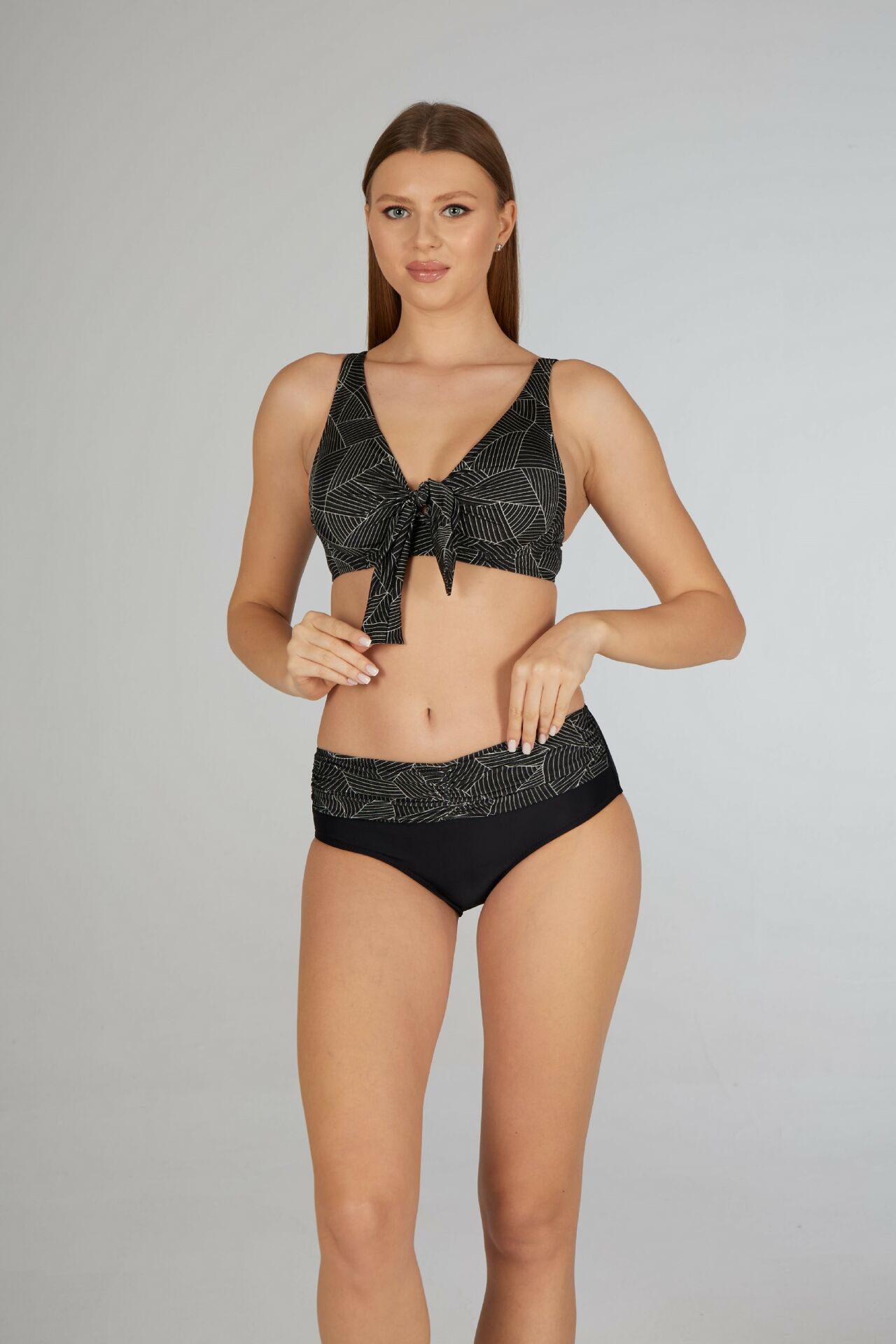 Estiva Kadın Çizgi Desenli Siyah Fular Detaylı Balenli Toparlayıcı Bikini Takımı