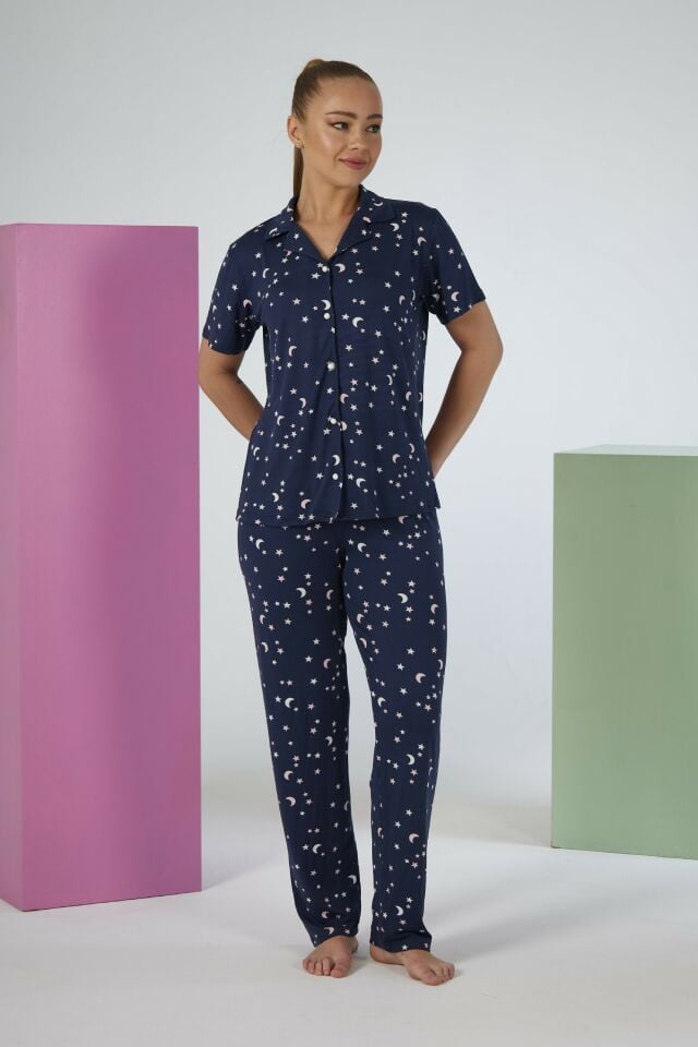 Estiva Kadın Gece Desenli Lacivert Kısa Kollu Önden Düğmeli Soft Pijama Takımı