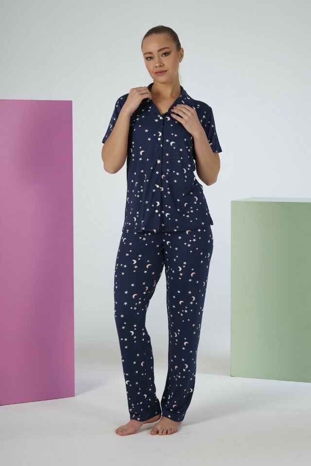 Estiva Kadın Gece Desenli Lacivert Kısa Kollu Önden Düğmeli Soft Pijama Takımı