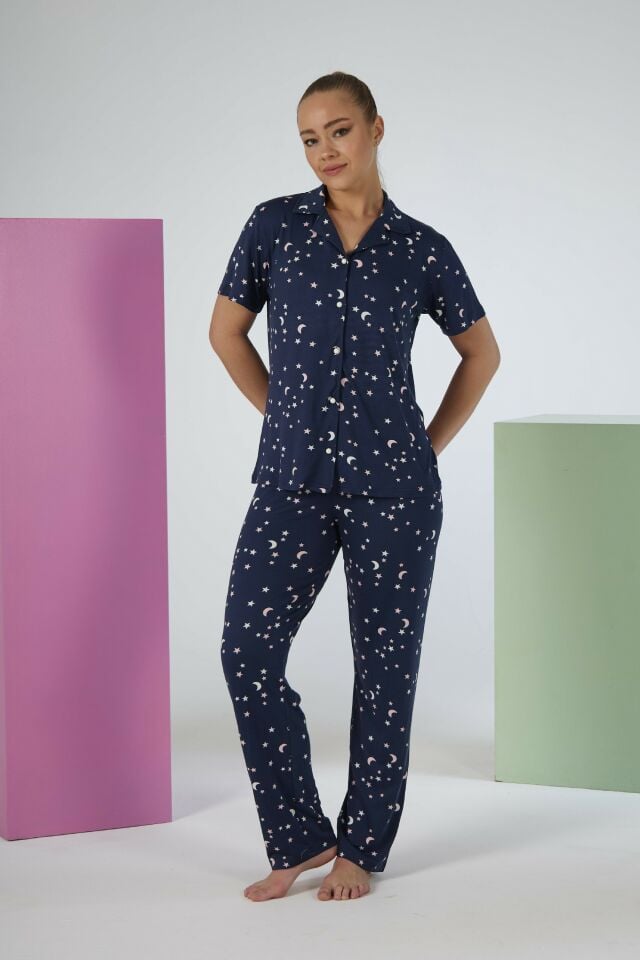 Estiva Kadın Gece Desenli Lacivert Kısa Kollu Önden Düğmeli Soft Pijama Takımı