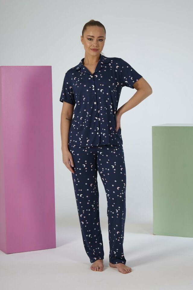 Estiva Kadın Gece Desenli Lacivert Kısa Kollu Önden Düğmeli Soft Pijama Takımı