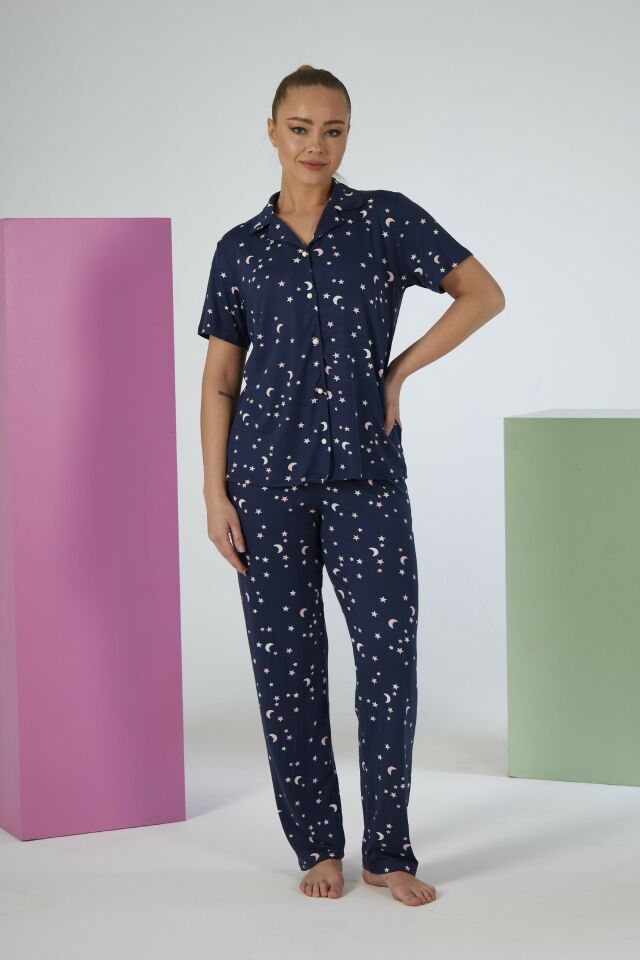 Estiva Kadın Gece Desenli Lacivert Kısa Kollu Önden Düğmeli Soft Pijama Takımı