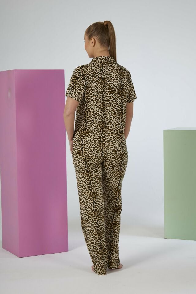 Estiva Kadın Kaplan Desenli Kahverengi Kısa Kollu Önden Düğmeli Soft Pijama Takımı