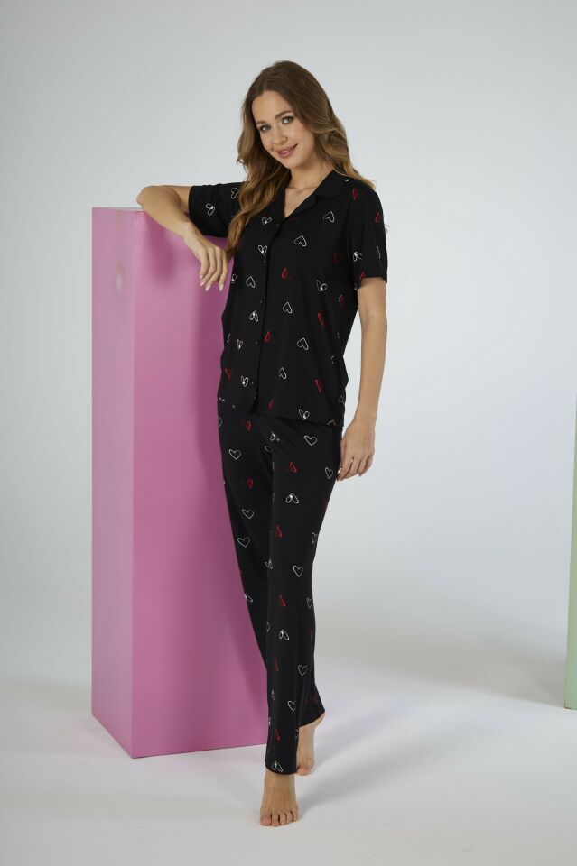 Estiva Kadın Kalp Desenli Siyah Kısa Kollu Önden Düğmeli Soft Pijama Takımı