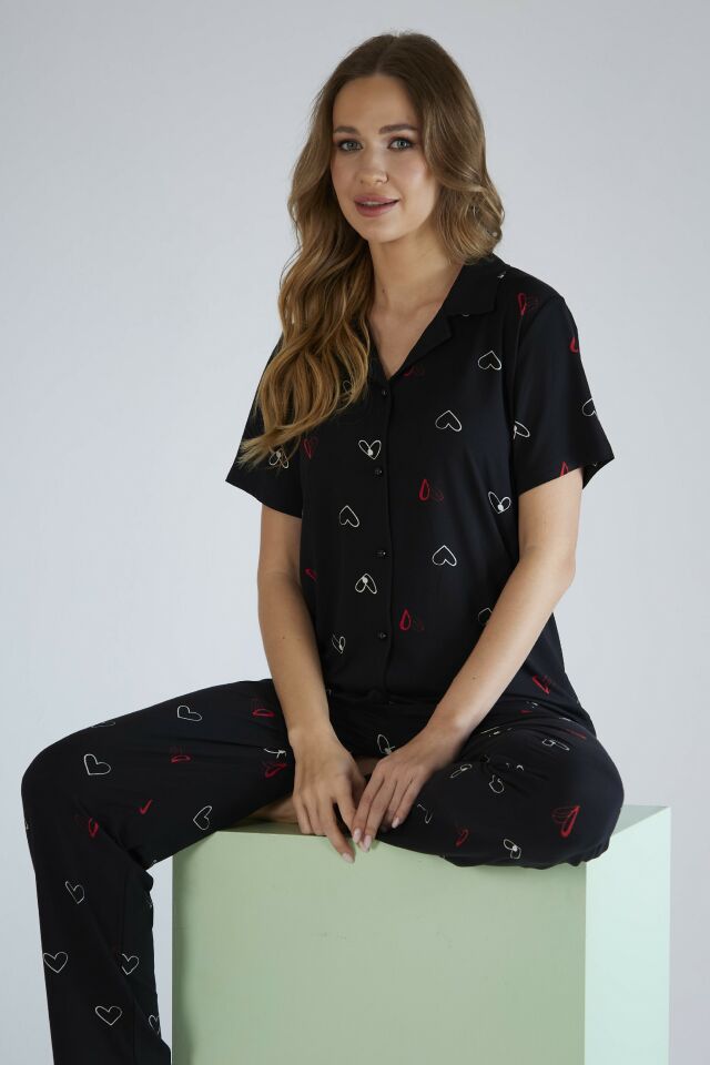 Estiva Kadın Kalp Desenli Siyah Kısa Kollu Önden Düğmeli Soft Pijama Takımı