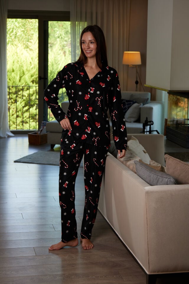 Estiva Kadın Noel Desenli Siyah Önden Düğmeli Süet Pijama Takımı