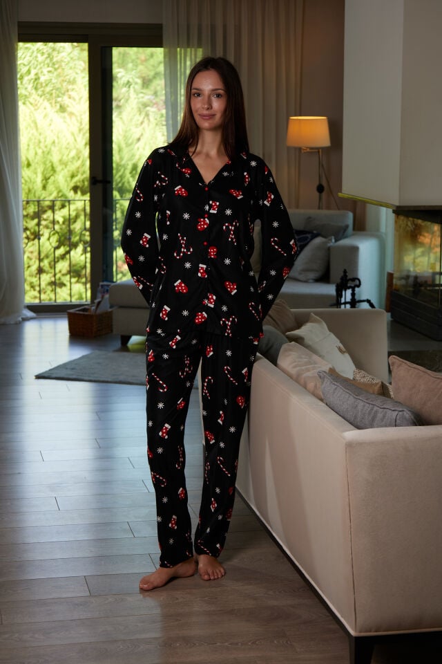 Estiva Kadın Noel Desenli Siyah Önden Düğmeli Süet Pijama Takımı alternatif görsel