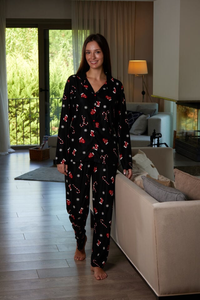 Estiva Kadın Noel Desenli Siyah Önden Düğmeli Süet Pijama Takımı