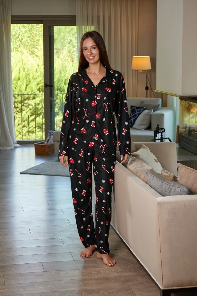 Estiva Kadın Noel Desenli Siyah Önden Düğmeli Süet Pijama Takımı