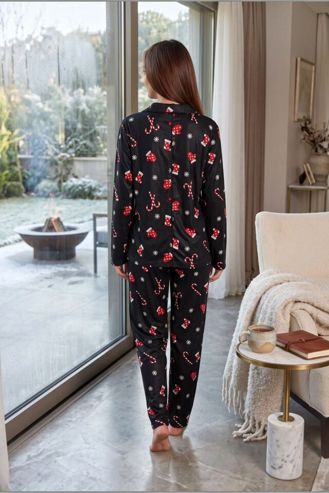 Estiva Kadın Noel Desenli Siyah Önden Düğmeli Süet Pijama Takımı