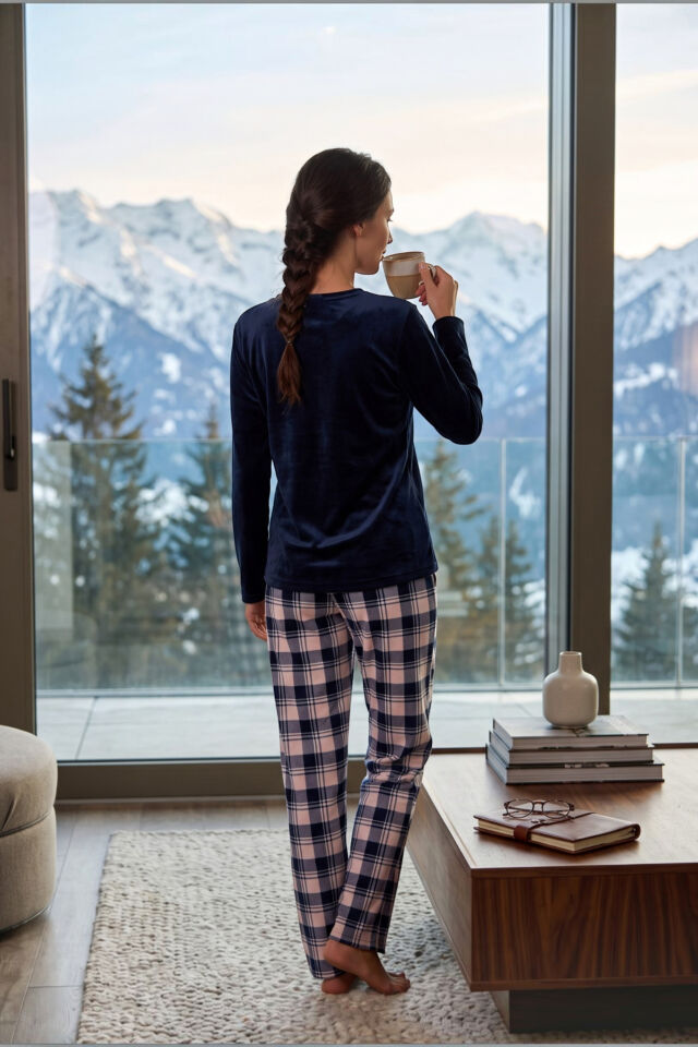 Estiva Kadın Kareli Lacivert Kadife Pijama Takımı