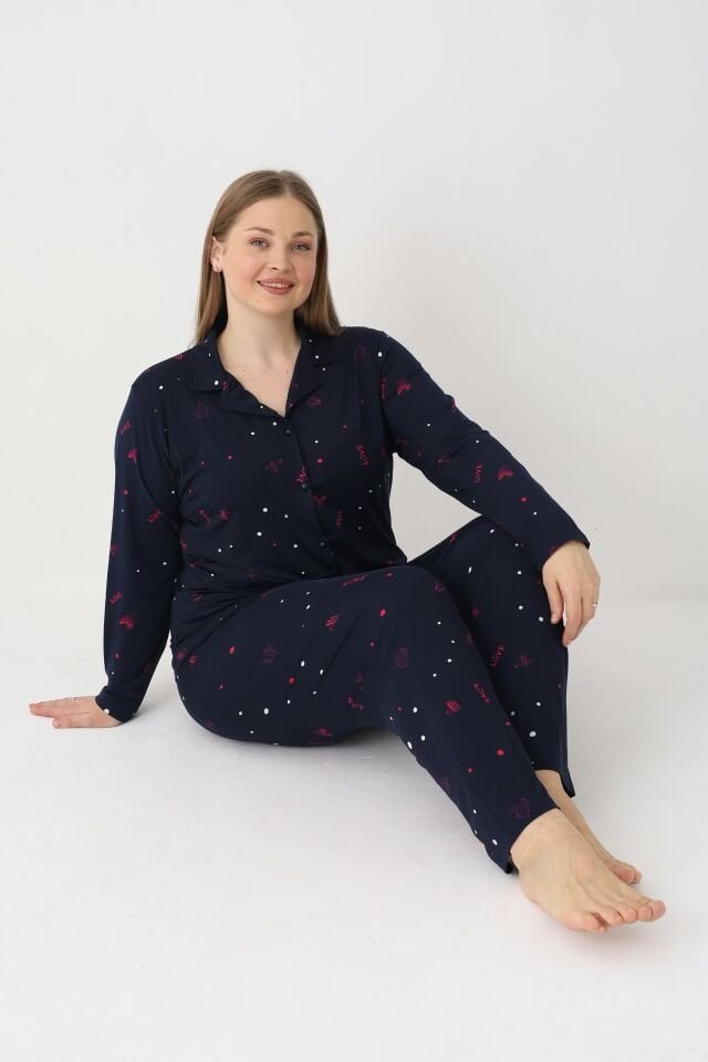 Estiva Kadın Love Desenli Lacivert Önden Düğmeli Soft Battal Pijama Takımı