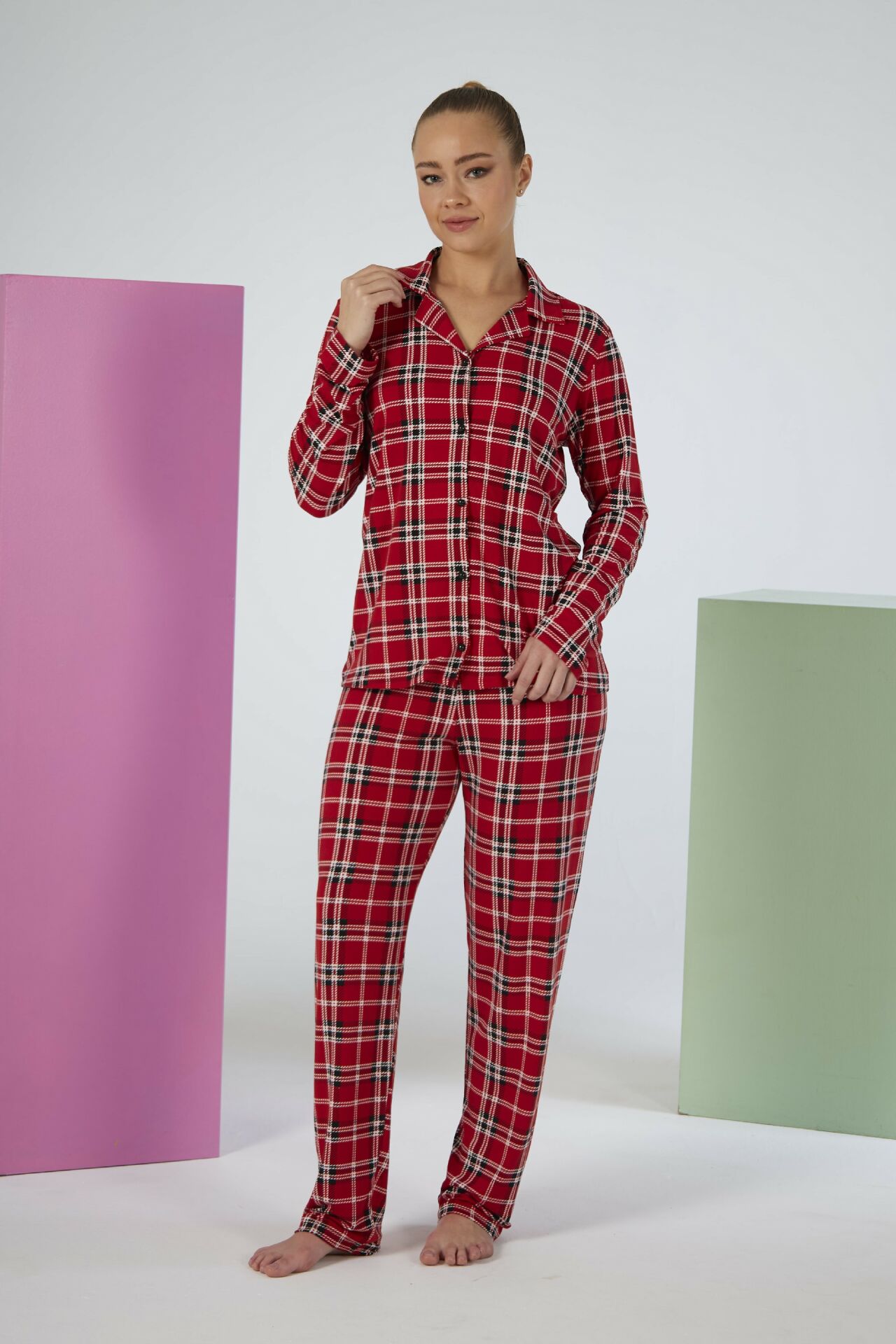 Estiva Kadın Kareli Kırmızı Önden Düğmeli Soft Pijama Takımı