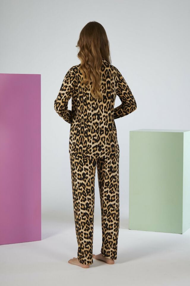 Estiva Kadın Kaplan Desenli Kahverengi Önden Düğmeli Soft Pijama Takımı