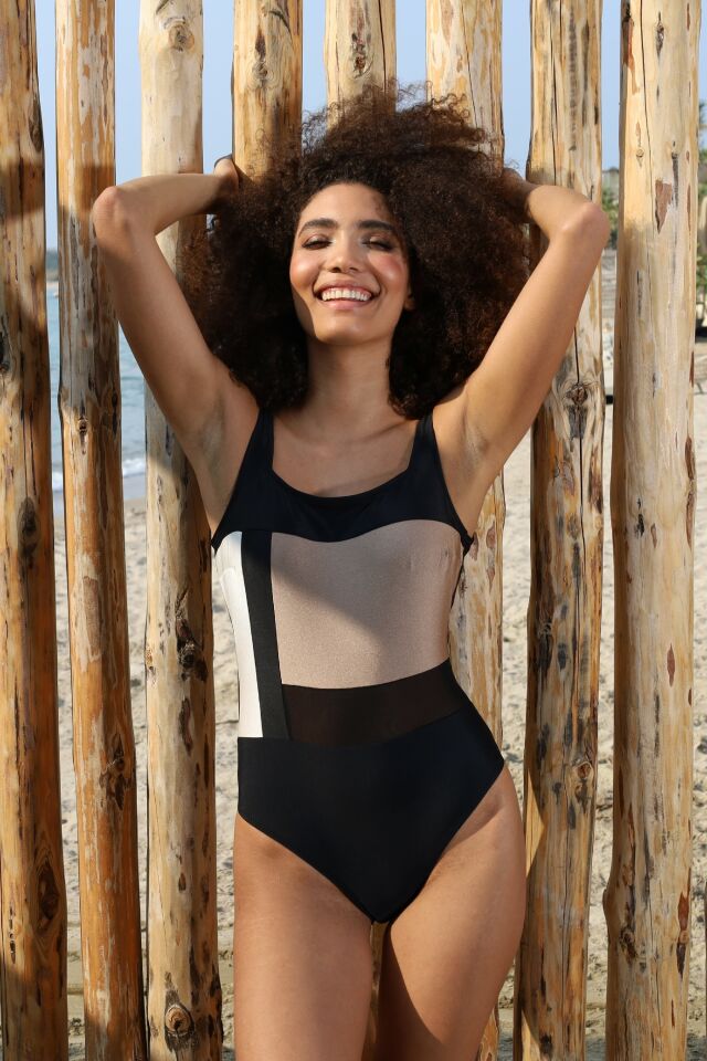 Estiva Kadın Siyah Parçalı Tüllü Tek Parça Mayo