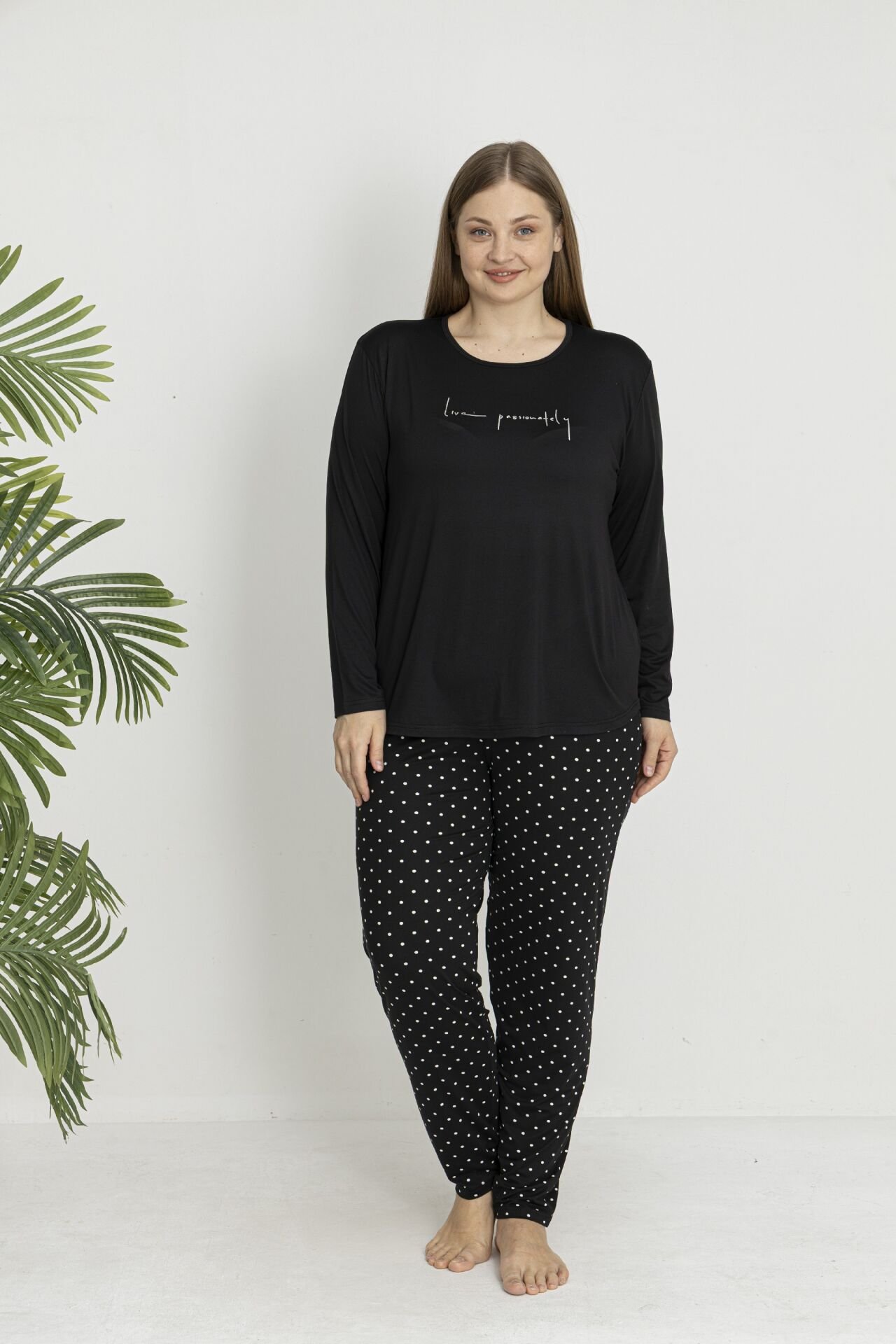 Estiva Kadın Puantiye Alt Desenli Soft Uzun Kollu Battal Pijama Takımı Siyah - 3XL