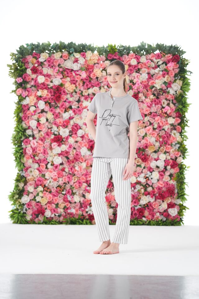 Kadın Yazlık Çizgili Kısa Kollu Penye Lycra Pijama Takımı