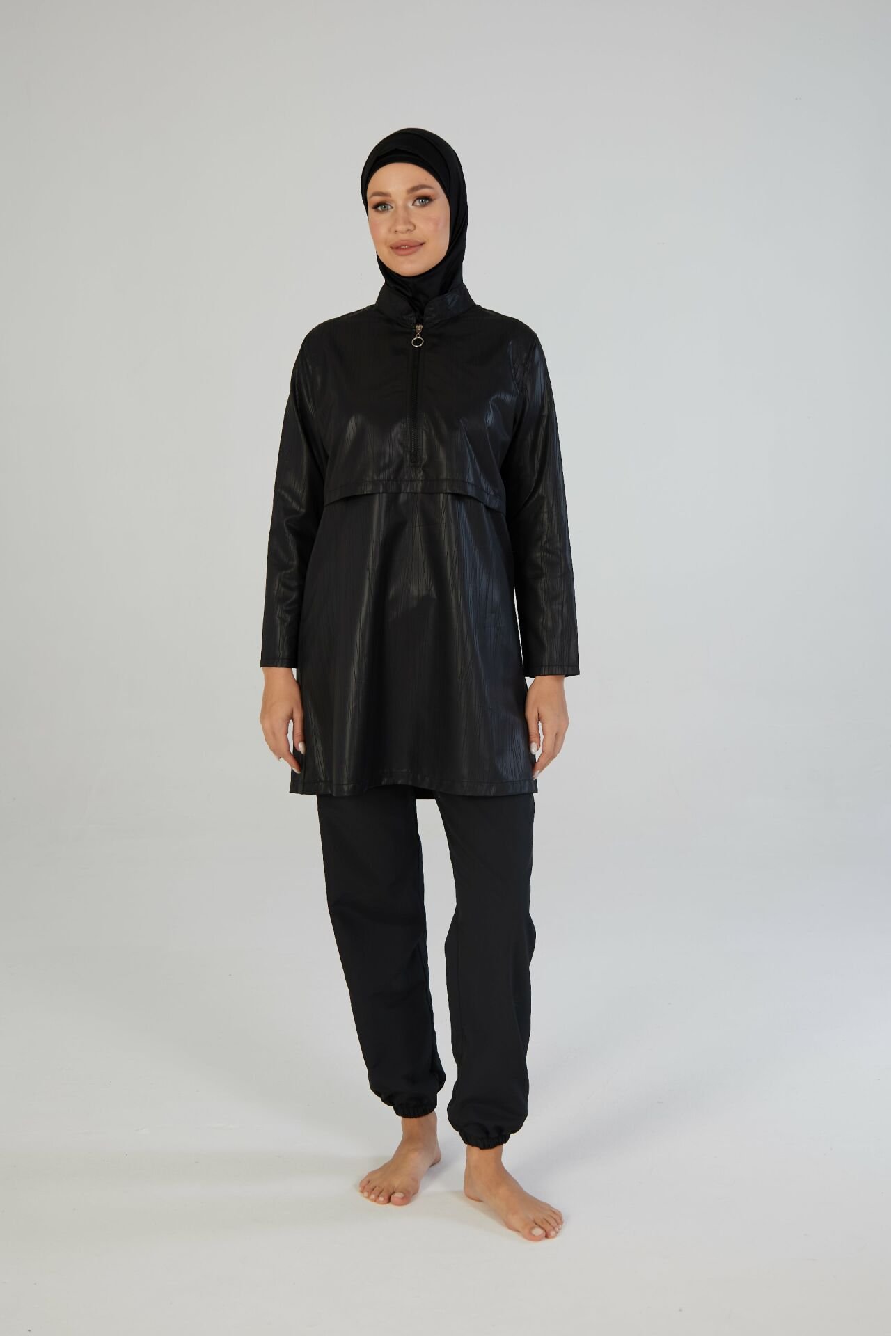 Estiva Tam Kapalı Pantolonlu Taş Baskılı Yarım Fermuarlı Tesettür Mayo Siyah