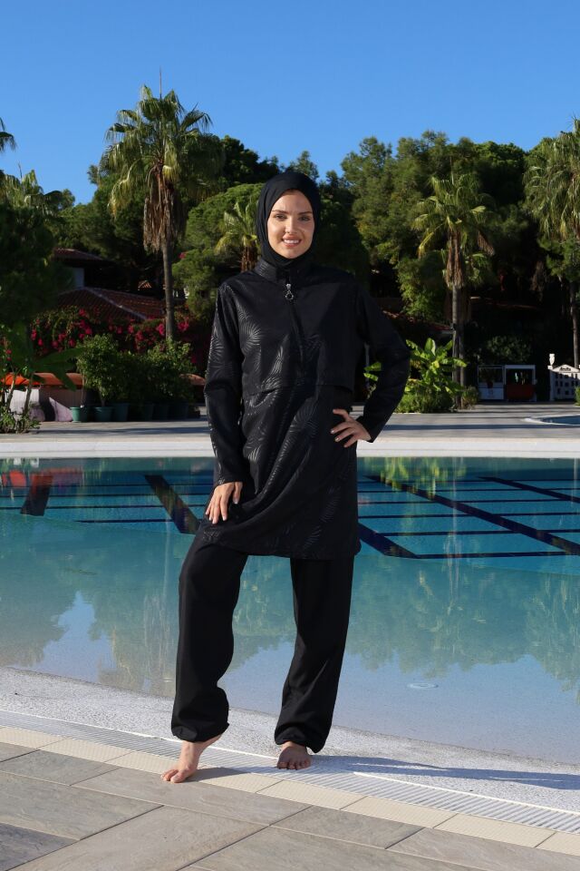 Estiva Tam Kapalı Pantolonlu Taş Baskılı Yarım Fermuarlı Tesettür Mayo Siyah