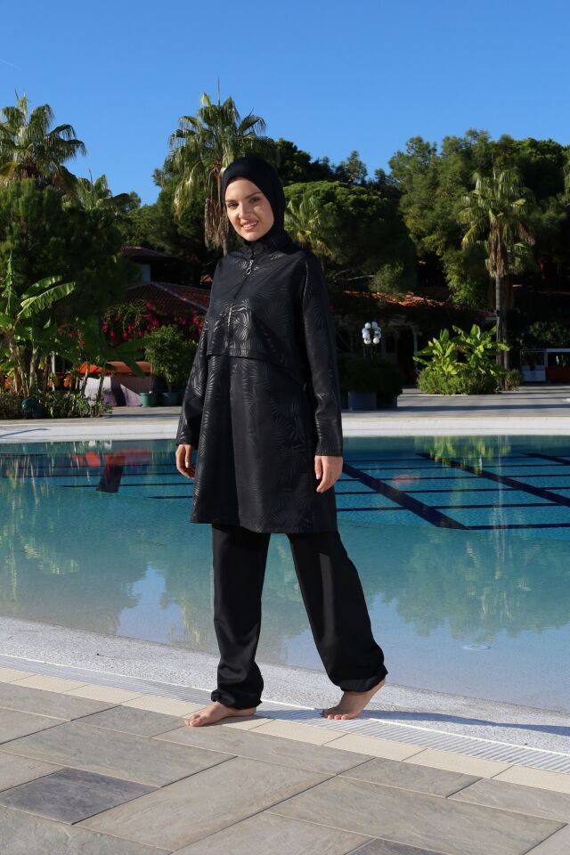 Estiva Tam Kapalı Pantolonlu Taş Baskılı Yarım Fermuarlı Tesettür Mayo Siyah