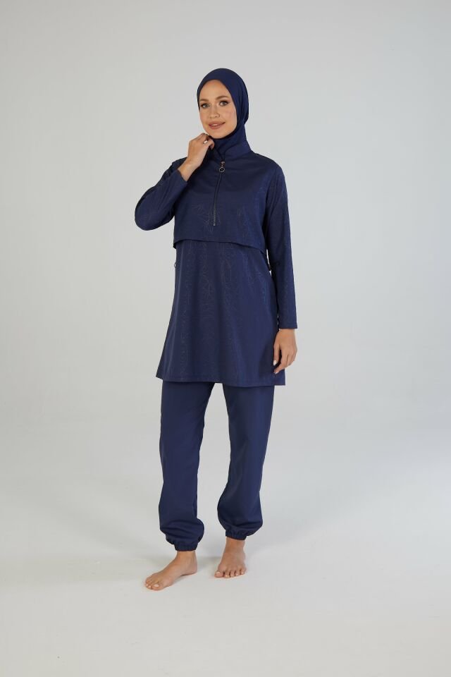 Estiva Tam Kapalı Pantolonlu Taş Baskılı Yarım Fermuarlı Tesettür Mayo Lacivert