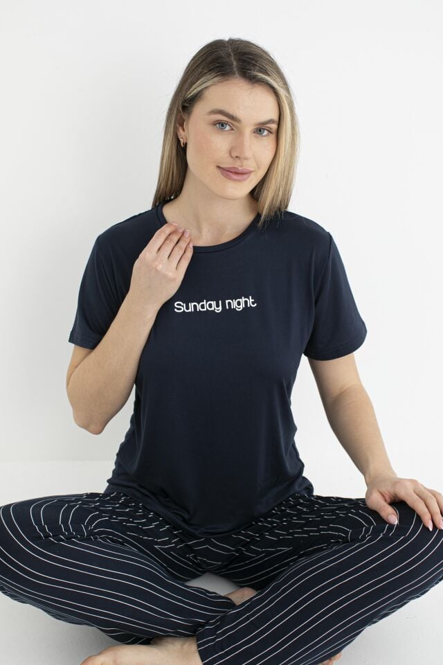 Kadın Yazlık Sunday Night Yazılı Kısa Kollu Soft Pijama Takımı - Lacivert