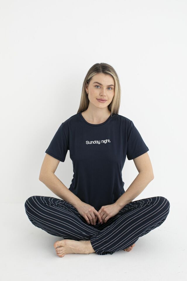 Kadın Yazlık Sunday Night Yazılı Kısa Kollu Soft Pijama Takımı - Lacivert