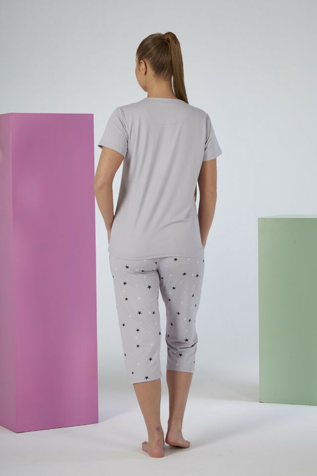 Estiva Kadın Yıldız Alt Desenli Gri Kısa Kollu Kaprili Soft Pijama Takımı