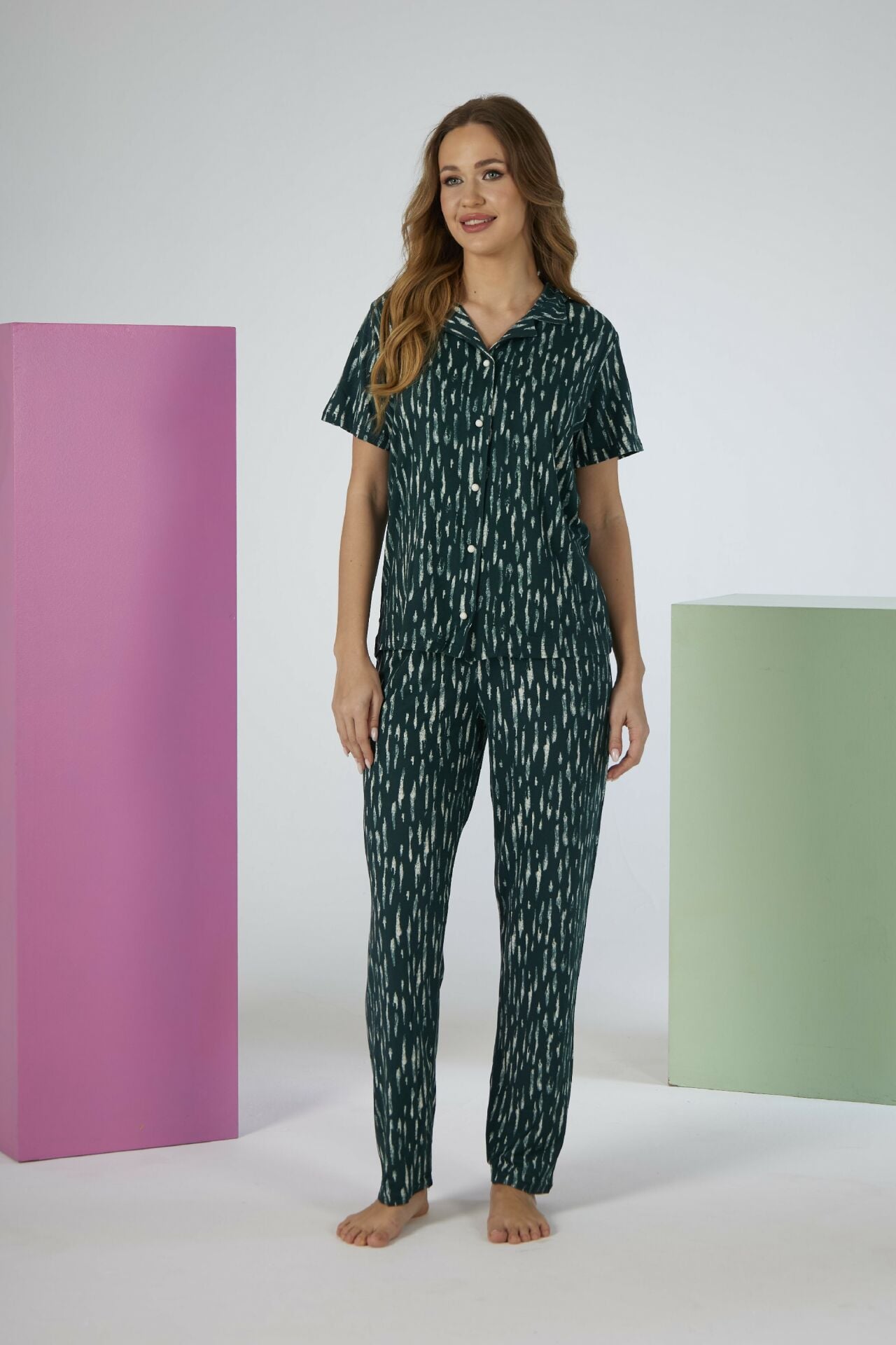 Kadın Yazlık Desenli Önden Düğmeli Kısa Kollu Soft Pijama Takımı - Yeşil