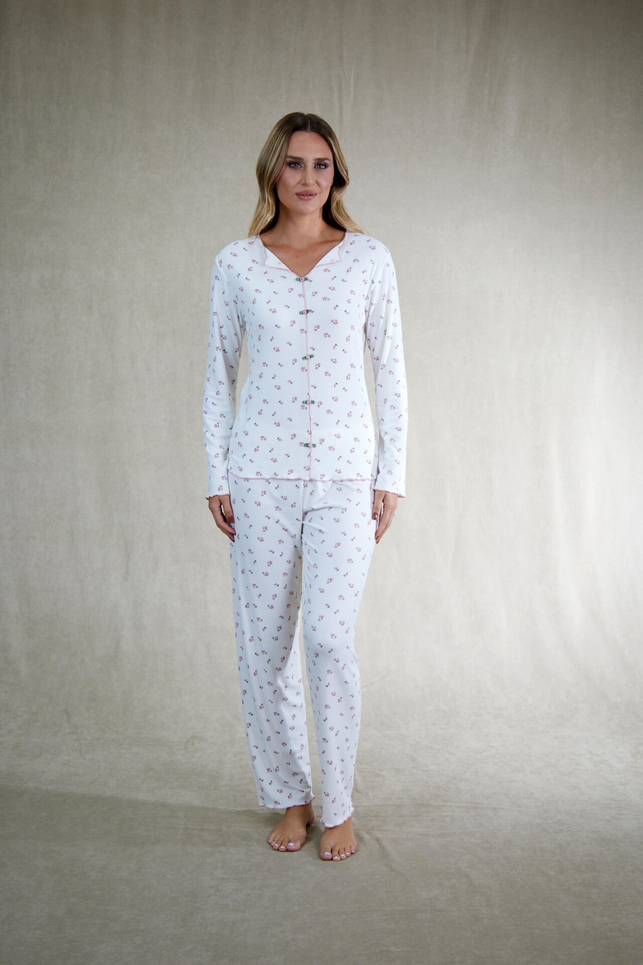 Estiva Kadın Çiçek Desenli Ekru Kaşkorse Pijama Takımı