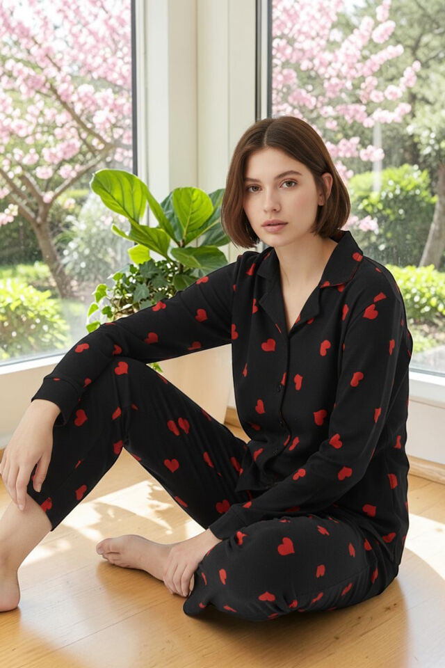 Estiva Kadın Kalp Desenli Siyah Önden Düğmeli Süet Pijama Takımı