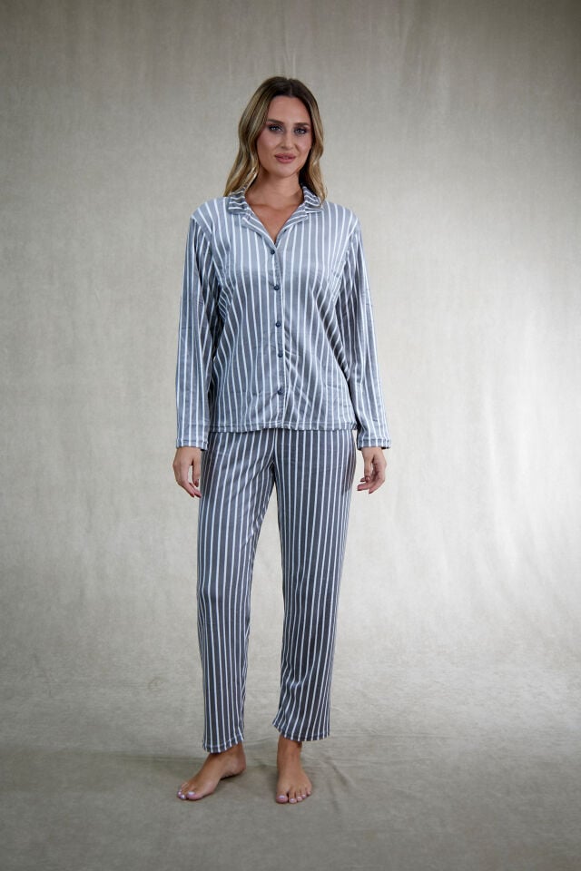 Kadın Kışlık Önden Düğmeli Çizgili Kadife Pijama Takımı Gri