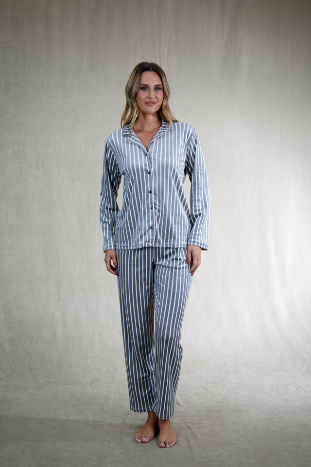 Kadın Kışlık Önden Düğmeli Çizgili Kadife Pijama Takımı Gri