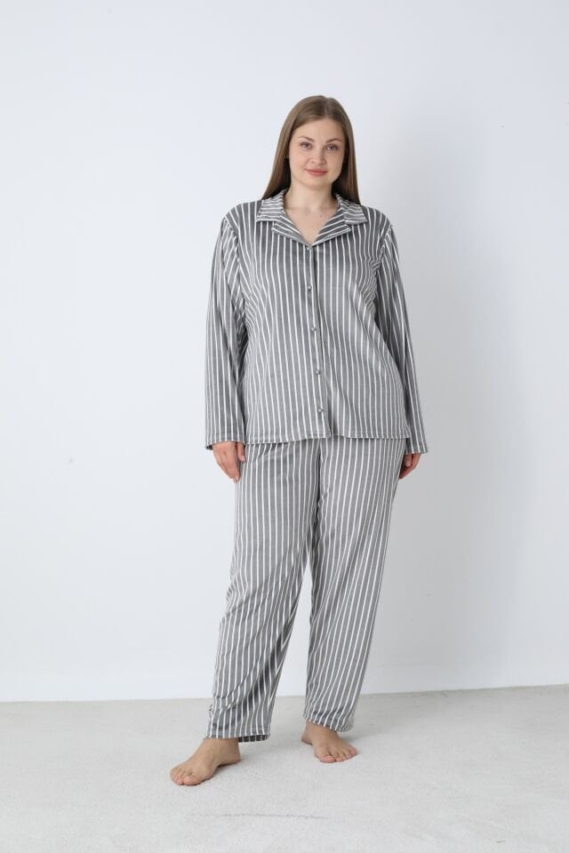Kadın Kışlık Önden Düğmeli Çizgili Kadife Battal Pijama Takımı Gri