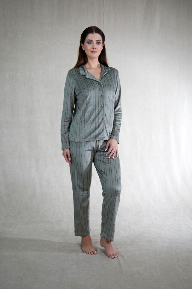 Kadın Kışlık Önden Düğmeli Çizgili Kadife Pijama Takımı Yeşil