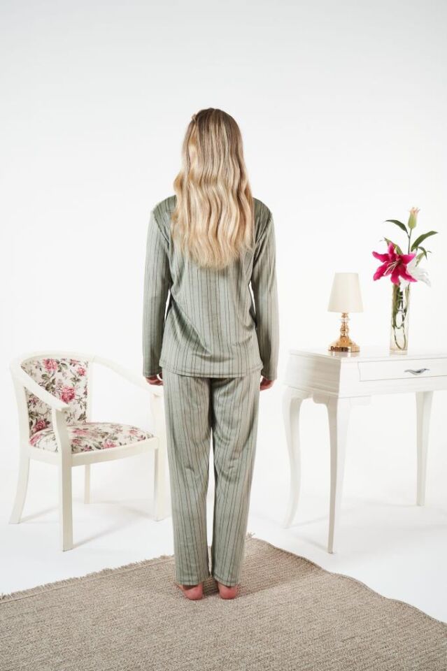 Kadın Kışlık Önden Düğmeli Çizgili Kadife Pijama Takımı Yeşil