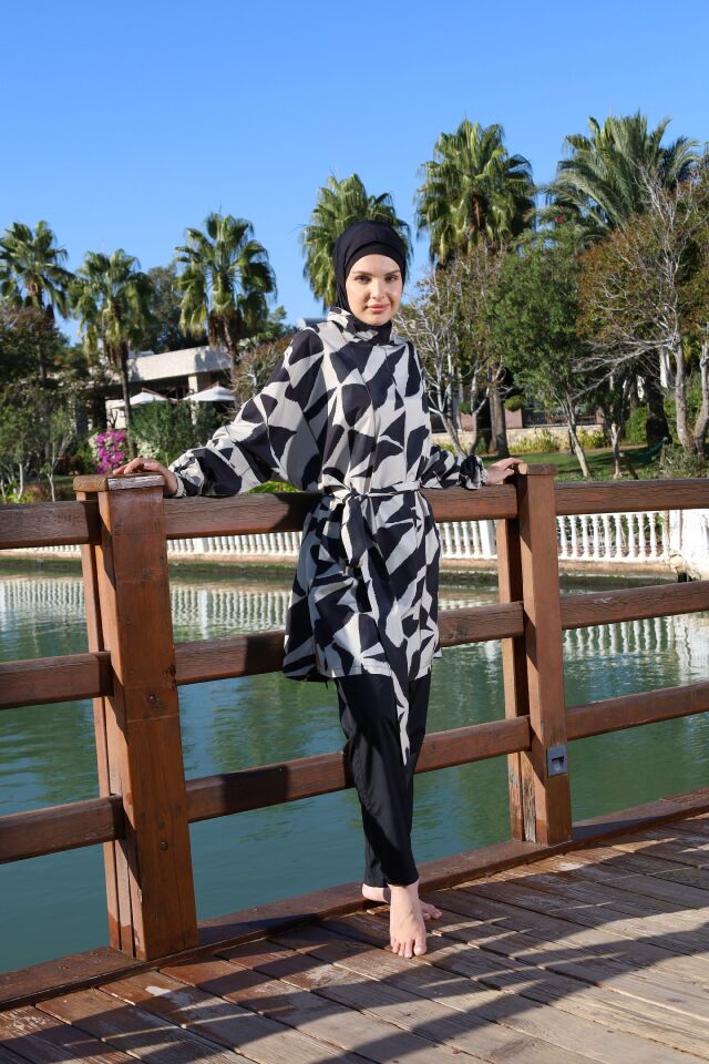 Estiva Abstract Tam Kapalı Pantolonlu Kuşak Detaylı Tesettür Mayo