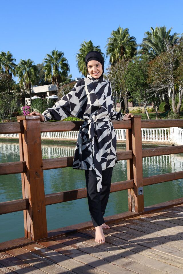 Estiva Abstract Tam Kapalı Pantolonlu Kuşak Detaylı Tesettür Mayo