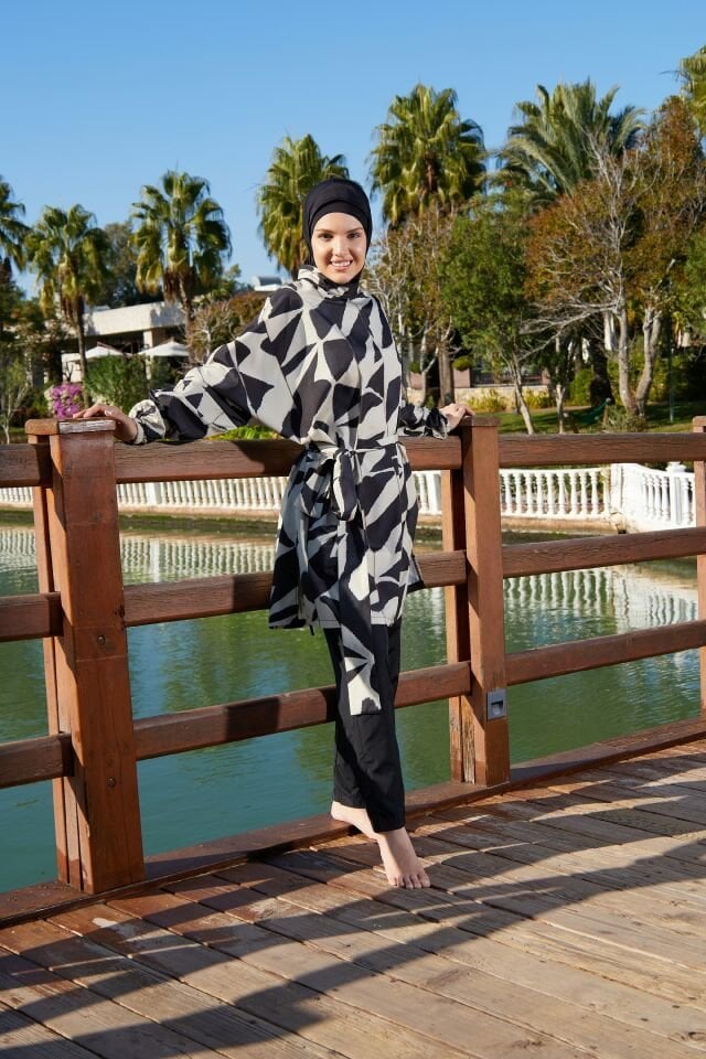 Estiva Abstract Tam Kapalı Pantolonlu Kuşak Detaylı Tesettür Mayo