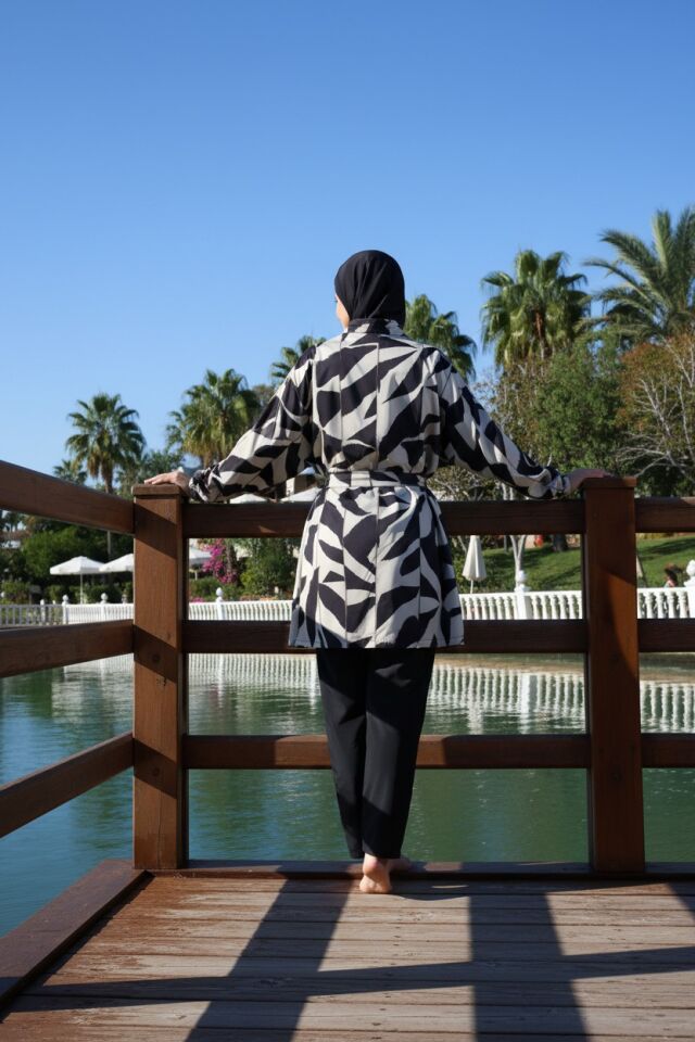 Estiva Abstract Tam Kapalı Pantolonlu Kuşak Detaylı Tesettür Mayo