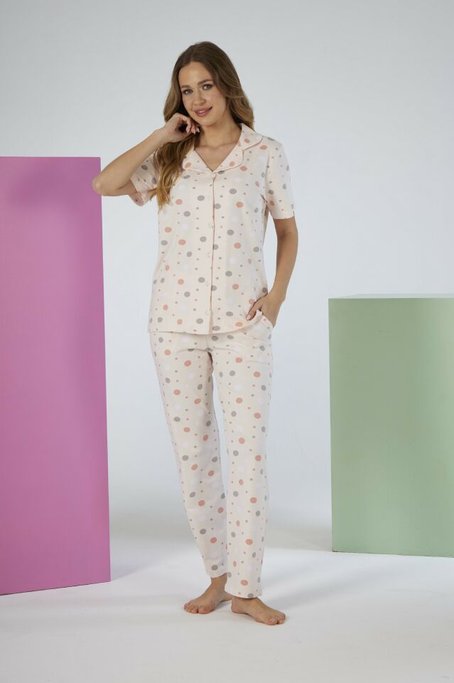 Kadın Yazlık Puantiyeli Önden Düğmeli Kısa Kollu Penye Lycra Pijama Takımı
