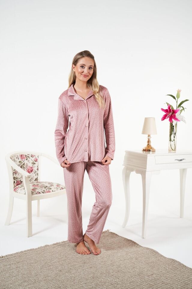 Kadın Kışlık Önden Düğmeli Puantiyeli Kadife Pijama Takımı Pudra